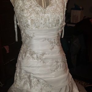 Very nice pretty wedding dress